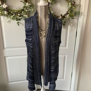 Light weight knitted sweater vest